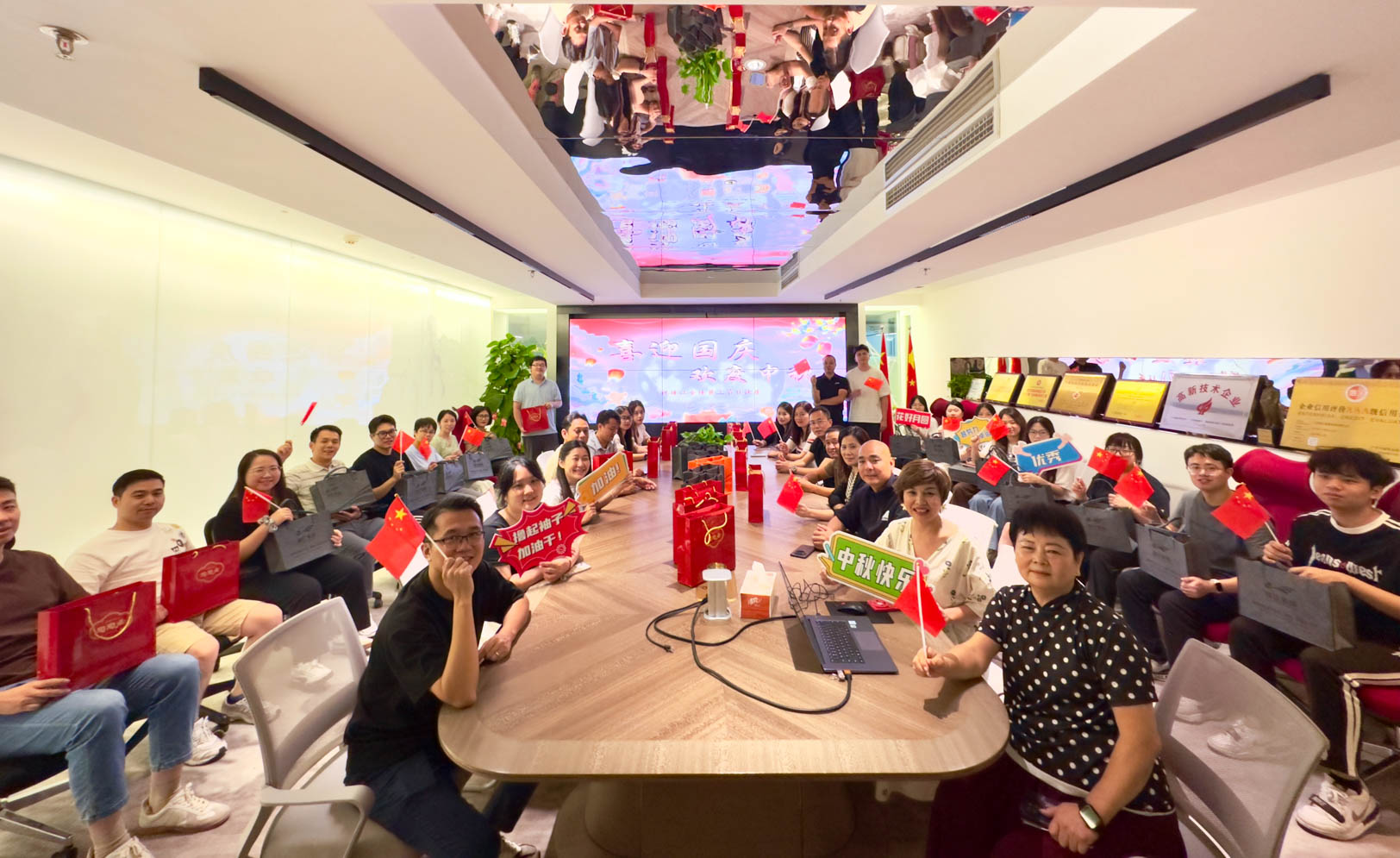 企业活动｜开运电竞官方网站|电竞赛事有奖竞猜装饰2025年喜迎国庆，欢度中秋